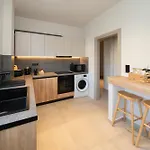 Paizan Homes - Centre 아파트 *