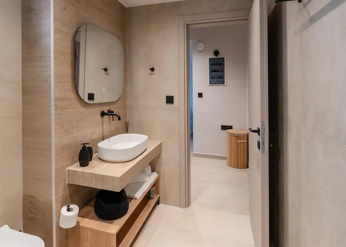 Paizan Homes - Centre Apartmán *