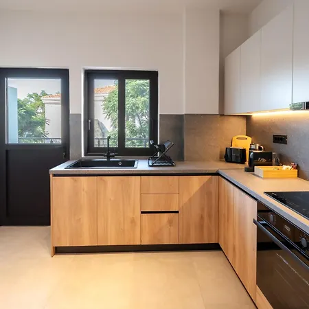 Paizan Homes - Kos Central Stay *